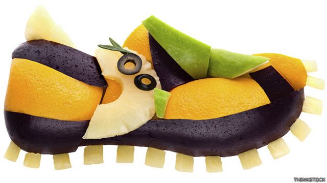zapatilla de fútbol hecho de comida