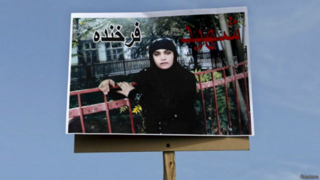 فرخنده هفده روز پیش زیر مشت و لگد گروه بزرگی از مردان خشمگین جان داد و سپس پیکرش را سوزاندند