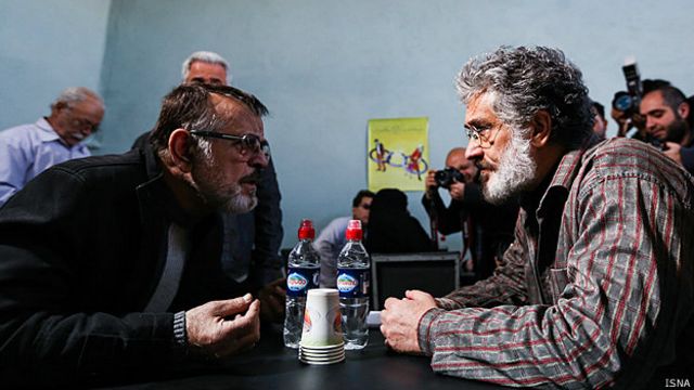 نمایی از سریال 'فوق سری' که مهدی فخیم زاده، کارگردان، آن را لاشه ای لت و پار شده از سریال خود خوانده است