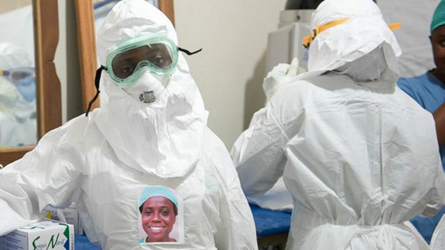 Los trabajadores han continuado enviándole las imágenes que siguen tomándose para seguir haciendo un poco más personal el contacto con los pacientes del centro de ébola. “Para mí eso fue el verdadero éxito”, dice Hefferman.