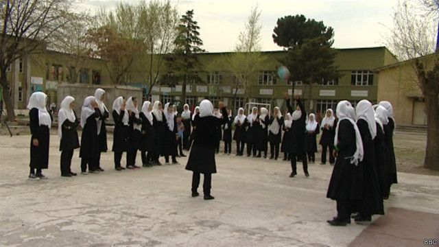 دختران دانش آموز افغان ده ها سال است سیاه می پوشند Bbc News فارسی