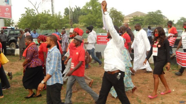 Hotunan tunawa da 'yan matan Chibok - BBC News Hausa