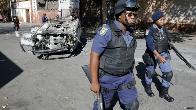 Полицейские на улицах Йоханнесбурга