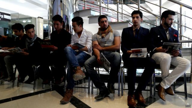 مدل های تازه کار افغان به صحنه می آیند Bbc News فارسی