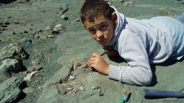 Cómo un niño de 7 años descubrió un dinosaurio único - BBC News Mundo