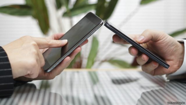 Desactiva la reproducción automática de videos de Facebook y la tarifa de datos te durará más que al que no lo hace.