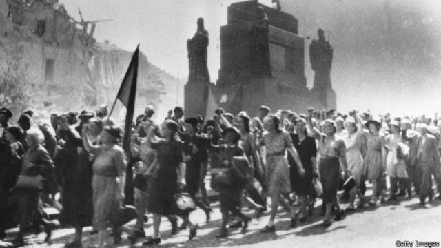 Кто в 1945 году освободил Прагу? - BBC News Русская служба