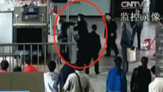 中国官方在事发12天后公布视频(央视新闻微博截图)