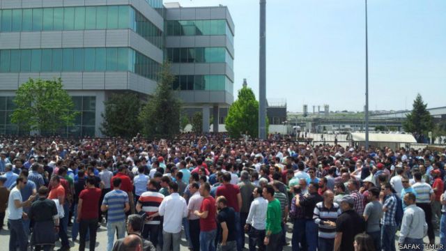 Bursa Renault Iscisi Insanca Yasayacak Ucret Istiyor Bbc News Turkce