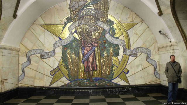 Estação Novoslabodskaya; extravagância foi ideia do então líder soviético Josef Stalin