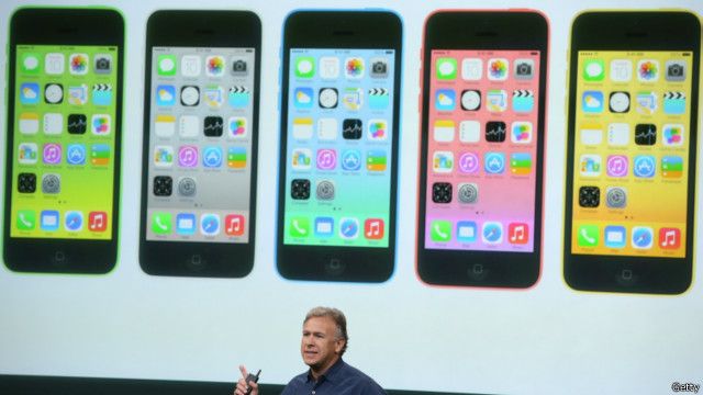 目前蘋果網站上又換上了普通的iPhone 5c的照片