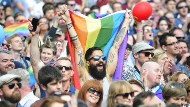 Ирландия проголосовала за легализацию однополых браков Bbc News 