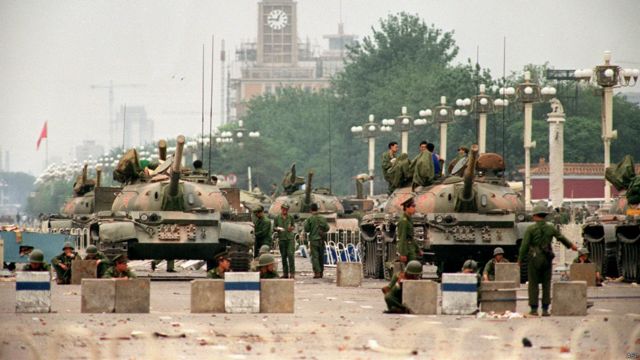 北京長安大街上的坦克（6/6/1989）