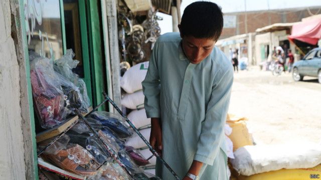 خانواده جامعه و نهادهای آموزشی افغانستان نا آگاهانه کودک آزارند Bbc News فارسی