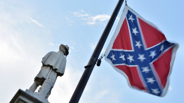 Bendera ya kikoloni kuondolewa kwenye makao makuu ya mji wa South Carolina Marekani