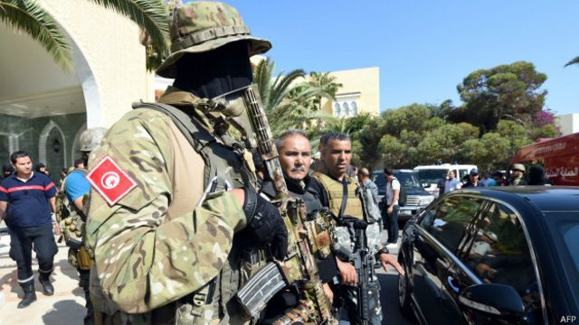 После пятничного нападения, унесшего жизни почти 40 человек, в Тунисе усилены меры безопасности
