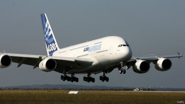 Mengungkap 'isi perut' pesawat Airbus A380 - BBC News ...