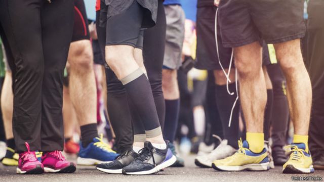 Penetración Personas mayores Oxido Mejoran realmente el rendimiento los calcetines de moda para correr? - BBC  News Mundo