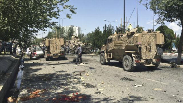 پلازمېنه کابل کې ځانمرګي بريد ۱۷ کسان ټپيان کړي Bbc News پښتو