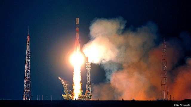 Ракета-носитель "Союз-У" с транспортным грузовым кораблем "Прогресс"