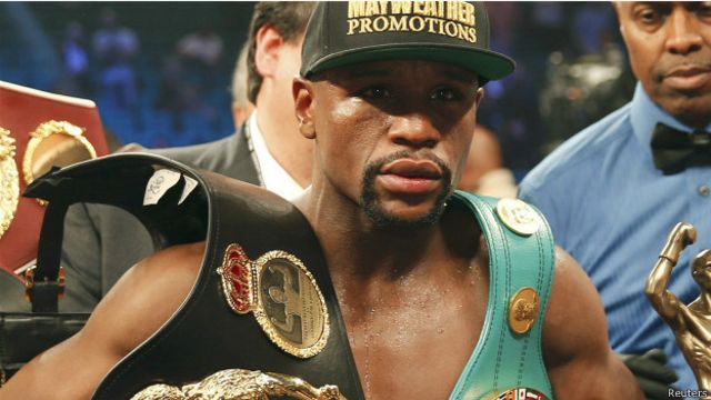 Por no pagar despojan a Floyd Mayweather de corona que ganó contra