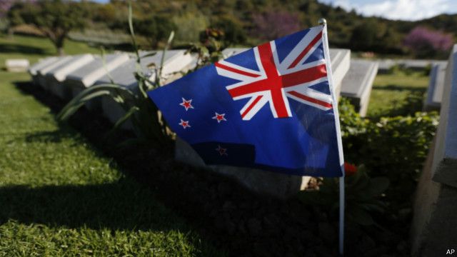 Thay đổi quốc kỳ New Zealand: Qua nỗ lực của các nhà lãnh đạo và cộng đồng New Zealand, quốc kỳ mới đã được phê duyệt. Thiết kế mới mang lại cho người dân New Zealand niềm tự hào về quốc gia của họ và hướng tới tương lai. Hãy đến và xem quốc kỳ mới đầy ý nghĩa này.