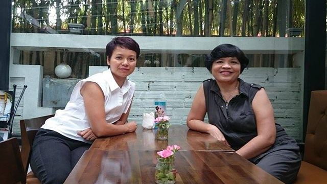Bà Nguyễn Ngọc Anh (trái) giáo viên tại Lyon (Pháp) và Nguyễn Hoàng Ánh, giảng viên đại học tại Hà Nội, đại diện cho 'Tôi và Sứ quán'