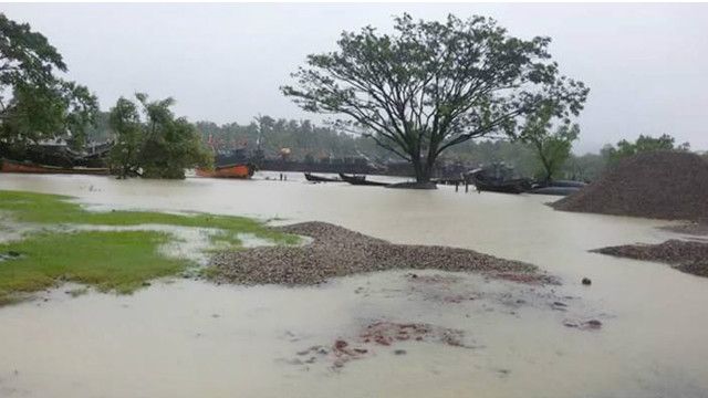 ঘুর্ণিঝড়ের প্রভাবে প্লাবিত হয়েছে সেন্ট মার্টিন দ্বীপ