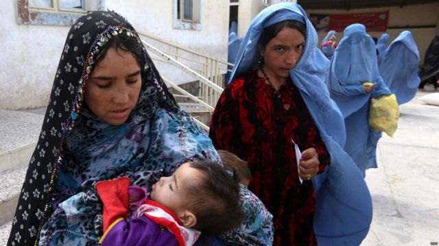 Wanita dan anak-anak Afghanistan korban perang, naik 23% - BBC News