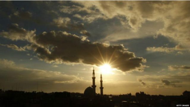 مؤذن يواجه التحقيق لرفعه نداء الصلاة