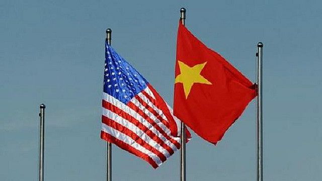 Lễ thượng cờ đỏ tại Mỹ được ghi nhận là một sự kiện quan trọng trong quan hệ đối tác Mỹ - Việt. Đây cũng là dịp để giới thiệu hình ảnh văn hóa, con người và đất nước của chúng ta đến với thế giới. Chiếc áo thượng cờ đỏ rực rỡ cùng với lá cờ Việt Nam tạo ra một hình ảnh vô cùng ấn tượng và đầy khí thế.