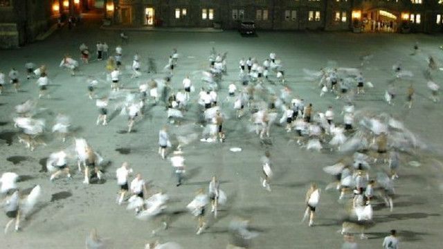 Традиция отмечать окончание лета битвой подушками восходит по меньшей мере к 1897 году
