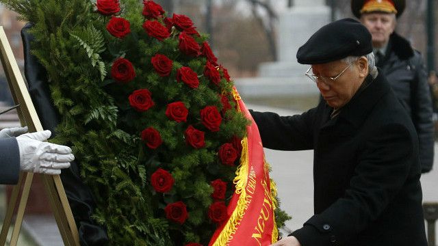 TBT Trọng viếng lăng Lenin trong một lần thăm Moscow