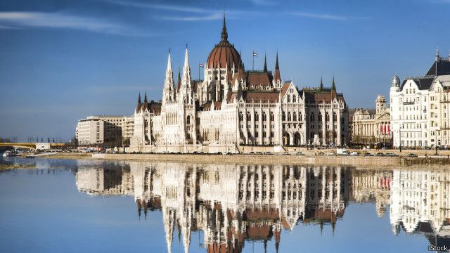 Tòa nhà nghị viện bên sông Danube của Budapest