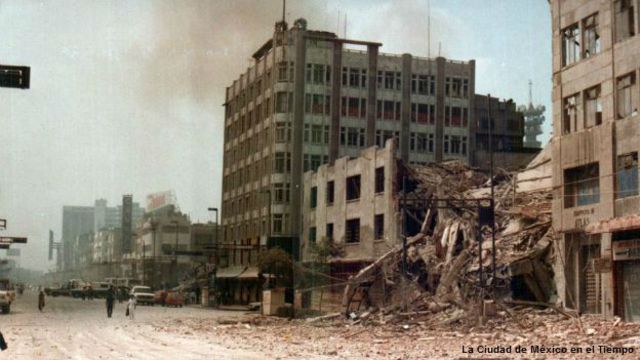 Avenida Eje Central tras el sismo de 1985 en Ciudad de México.