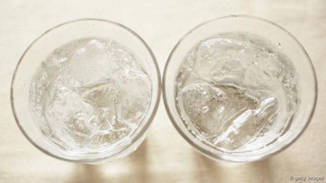 Dos vasos de agua
