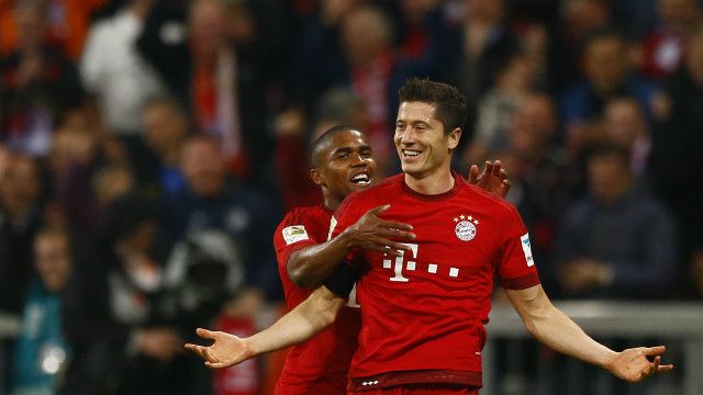 ليفاندوفسكي لاعب بايرن يسجل 5 أهداف في تسع دقائق - BBC ...