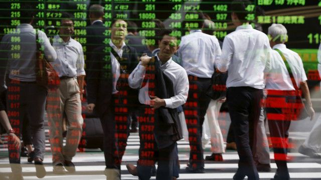 Penguatan mata uang Yen membuat bursa saham Jepang anjlok.