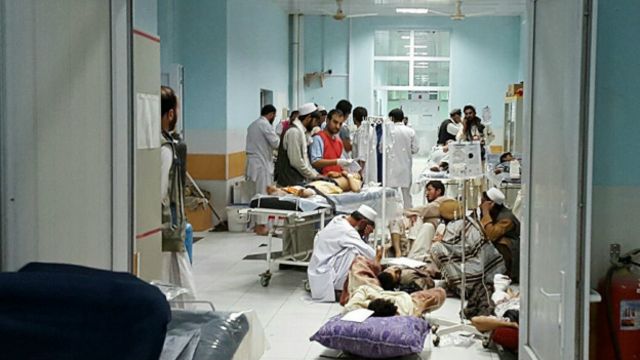 Kunduz Da Sinir Tanimayan Doktorlar In Hastanesi Vuruldu Bbc News Turkce