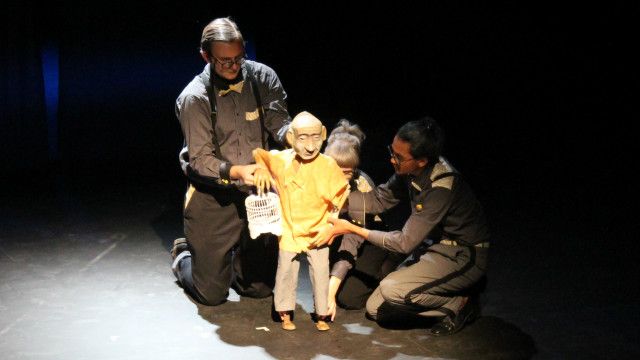 Perjalanan tanpa batas teater boneka dua negara BBC News Indonesia