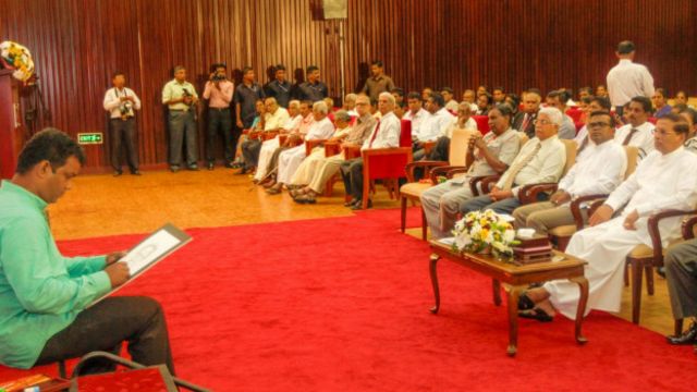 සම්මානලාභීන්ට පිදුණු ත්යාග අතර ඔවුන්ගේම උඩුකය චිත්රයක්ද විය
