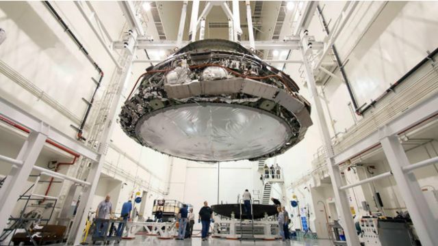 Phi thuyền Orion phải có phần vỏ che dày tới 30cm ở một số chỗ để đối phó với nguy cơ bị những mảnh vụn trong không gian va phải