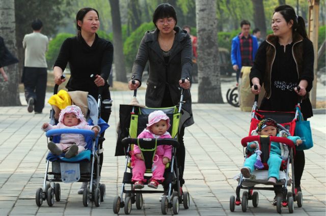 Por que a política do filho único virou uma bomba demográfica na China -  BBC News Brasil