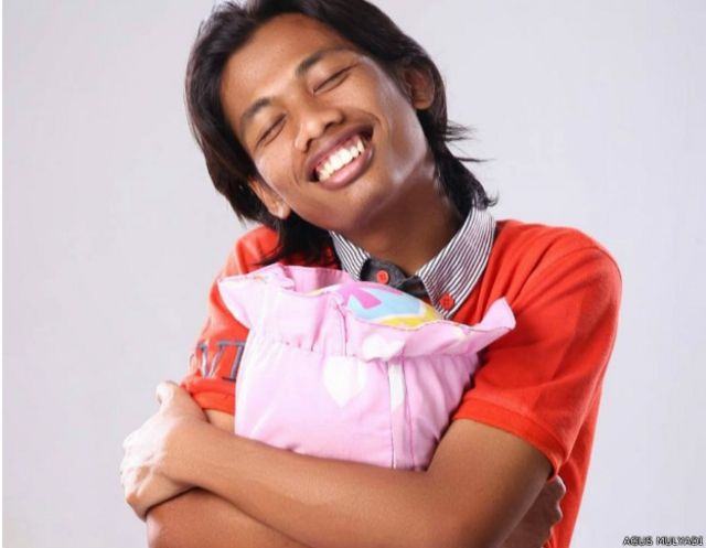 Agus Mulyadi dikenal sebagai blogger muda yang memiliki tulisan-tulisan lucu dan segar.