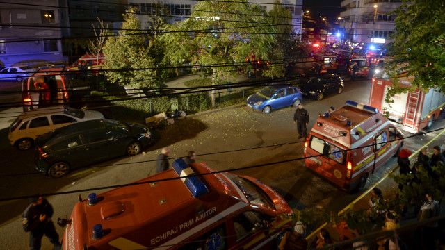 К месту происшествия съехались около 60 пожарных машин и карет скорой помощи, сообщают в министерстве внутренних дел Румынии