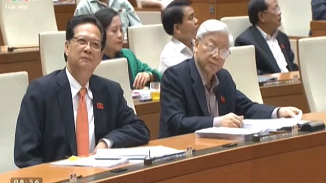 Dân biểu Nghĩa nói "Cử tri rất cần những cam kết có thể kiểm chứng và xử lý được trách nhiệm về sau" đối với tham nhũng.