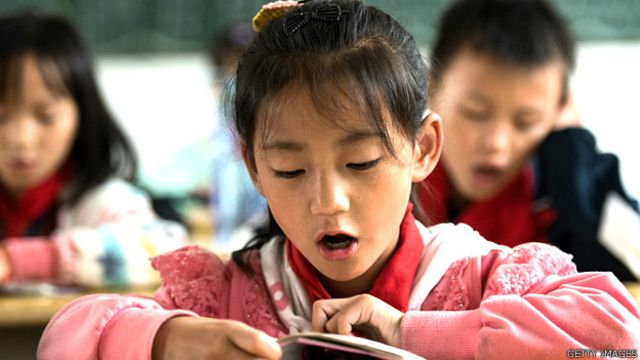 Alumnos en una escuela en China