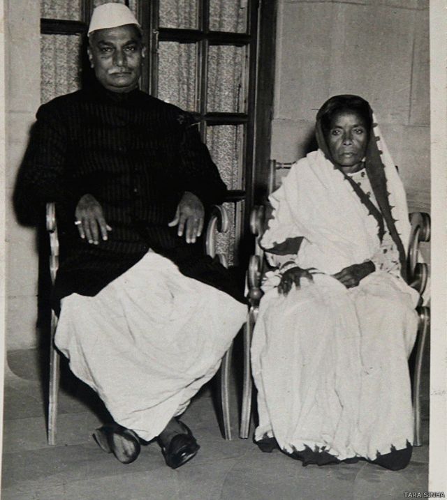 अपनी पत्नी राजवंशी देवी के साथ डॉ राजेंद्र प्रसाद.