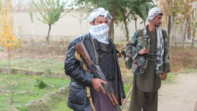 بازار گرم تجارت غیرقانونی اسلحه در شمال شرق افغانستان Bbc News فارسی