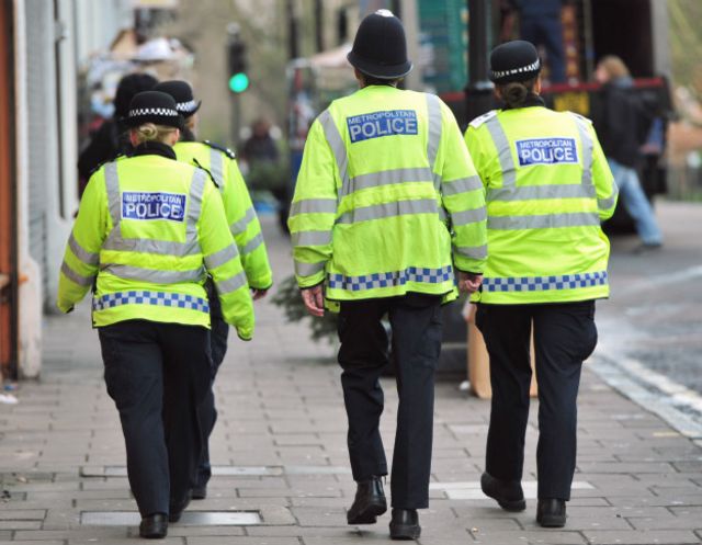 Polícia britânica faz rusga em Birmingham - União Europeia - Jornal de  Negócios